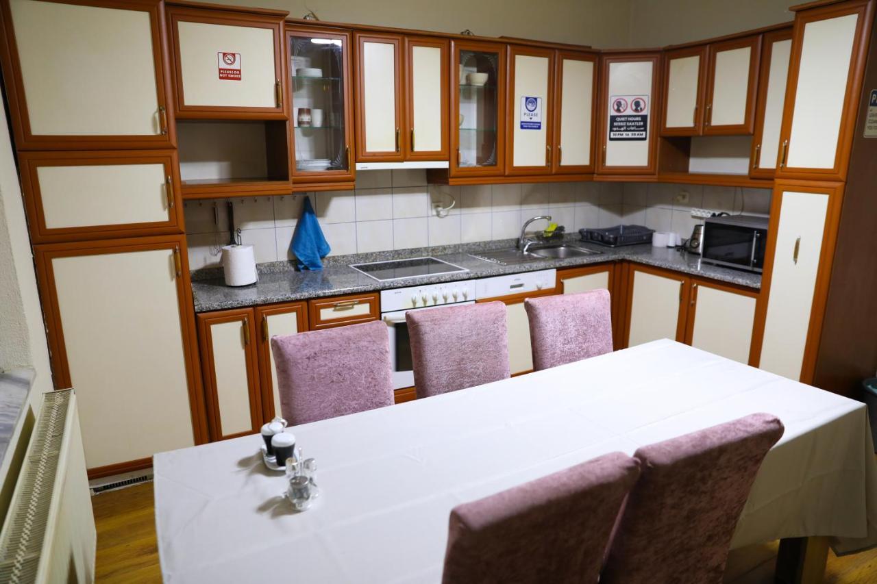 City Park Hostel 普里什蒂纳 外观 照片