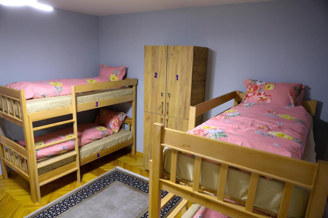 City Park Hostel 普里什蒂纳 外观 照片