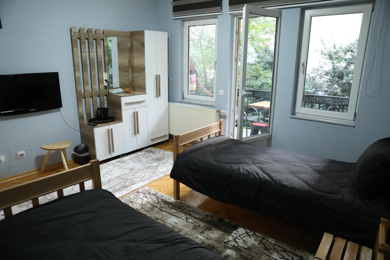 City Park Hostel 普里什蒂纳 外观 照片